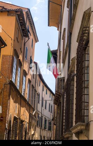 Lucca, Italia - 14 agosto 2019: Paesaggio urbano nel centro storico di Lucca in Toscana Foto Stock