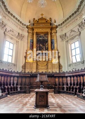 L'abside e il coro ligneo della Basilica di San Domenico, Bologna. Italia. Foto Stock