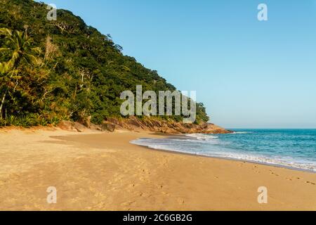 Spiaggia tropicale durante l'estate brasiliana Foto Stock