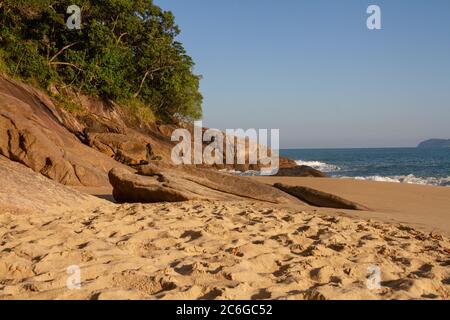 Spiaggia tropicale durante l'estate brasiliana Foto Stock