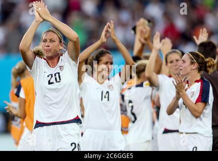 14 settembre 2007:Abby Wambach 20 degli Stati Uniti e dei compagni di squadra riconoscono i fan dopo una vittoria degli Stati Uniti nel 2-0 nella seconda partita della Coppa del mondo FIFA Women's World Cup Foto Stock