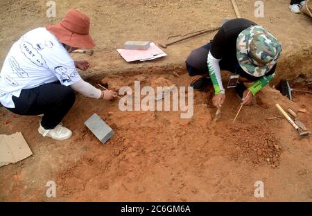 Gli scavi archeologici del sito Lingjiatan iniziano il 6 giugno, il sito occupa una superficie totale di quasi 400 metri quadrati e 6 box, e secondo Foto Stock