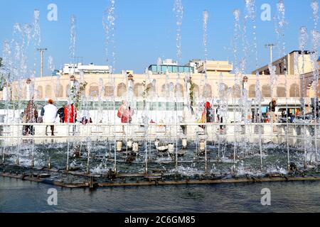 Amritsar, Punjab, India - Dicembre 03 2019: Bella vista del tempio dorato shri Harmandir Sahib ad Amritsar Foto Stock