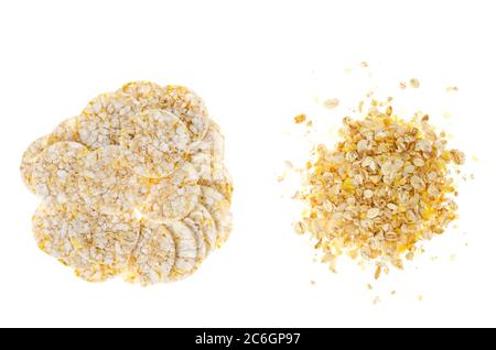 Cracker multi-cereale, concetto di alimentazione sana isolato su bianco. Foto Foto Stock