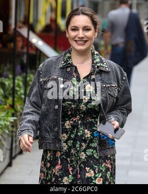 Londra, Regno Unito. 09 luglio 2020. Kelly Brook ha visto arrivare al Global radio Studios di Londra. Credit: SOPA Images Limited/Alamy Live News Foto Stock