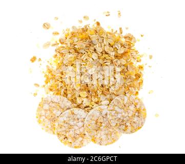 Cracker multi-cereale, concetto di alimentazione sana isolato su bianco. Foto Foto Stock