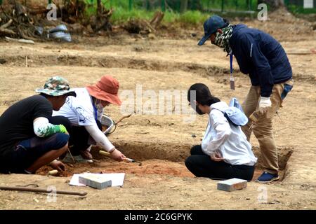 Gli scavi archeologici del sito Lingjiatan iniziano il 6 giugno, il sito occupa una superficie totale di quasi 400 metri quadrati e 6 box, e secondo Foto Stock