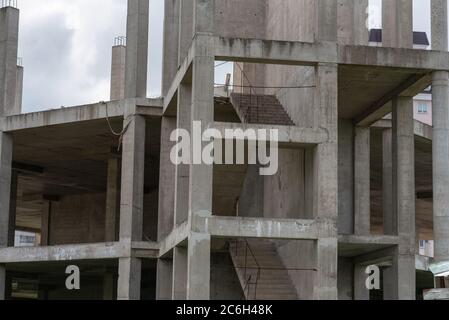 Strutture in cemento armato di una casa in costruzione Foto Stock