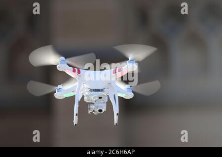 File Photo taken 12 July 2014: Un drone viene usato per registrare un rally a Sydney dall'alto. Foto Stock