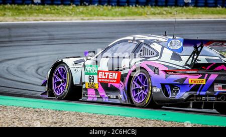 Oschersleben, Deutschland, 26 aprile 2019: Pilota Jan Erik Slooten guida una Porsche 911 GT3-R durante una gara di auto GT MASTERS alla Motorsport Arena Foto Stock