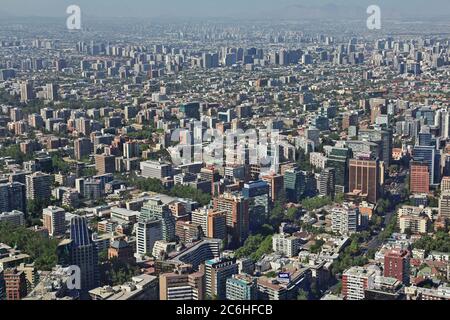 Vista panoramica di Santiago da Torre Costanera, Cile Foto Stock