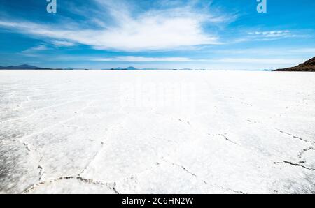 Ampia superficie cracky Salar de Uyuni Foto Stock