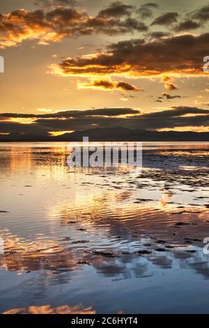 Tramonto sul Beauly Firth, Inverness, Highland, Scotland, Regno Unito Foto Stock