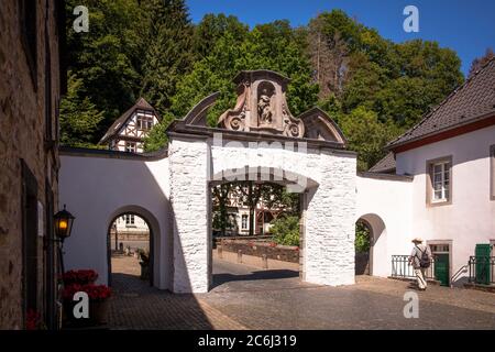 La porta dell'ex monastero della cattedrale di Altenberg a Odenthal, la chiesa dell'ex abbazia cistercense Altenberg, la regione della Bergisches Land, Foto Stock