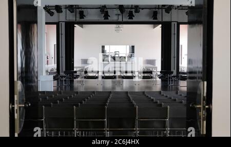 10 giugno 2020, Sassonia-Anhalt, Dessau-Roßlau: Vista nella sala di riunione del Bauhaus Dessau. Foto: Sebastian Willnow/dpa-Zentralbild/ZB Foto Stock