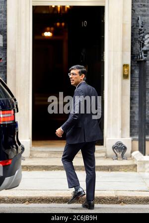 Rishi Sunak, deputato - Cancelliere dello scacchiere - arriva a Downing Street dopo aver risposto alle interrogazioni del Tesoro in Parlamento, il 7 luglio 2020 Foto Stock