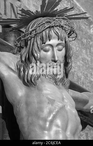 BARCELLONA, SPAGNA - 3 MARZO 2020: Il particolare della Crocifissione policroma scolpita nel crucio Iglesia de Belen. Cent. Foto Stock
