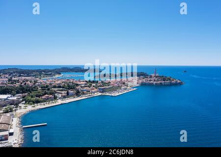 Un'immagine aerea della città vecchia di Rovigno, Istria, Croazia Foto Stock