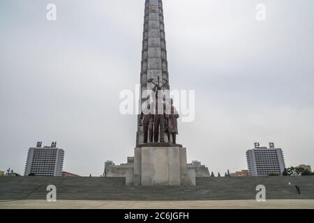 La Torre Juche (Torre dell'idea della Juche) è un monumento che prende il nome dall'ideologia della Juche introdotta da Kim il-Sung a Pyongyang, Corea del Nord Foto Stock