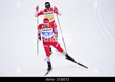 Sergey Ustiugov (davanti) e Johannes Hoesflot Klaebo (Norvegia) si disputano ai Campionati mondiali di sci nordico FIS 2019, Seefeld, Austria. Foto Stock