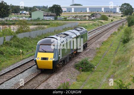 Great Western Railway Class 43 Power Cars 43160 e 43088 che ritornano nella regione occidentale come 0V84 10:17 Doncaster Works Wabtec a Plymouth Laira T&RSMD. Foto Stock