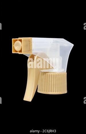 Parte superiore del flacone spray isolato su fondo bianco. Oggetto con aspetto a pistola Foto Stock