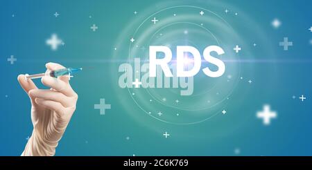 Ago per siringa con vaccino virale e abbreviazione RDS, concetto antidoto Foto Stock