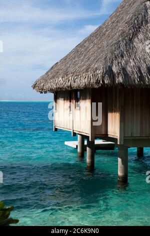 Lonely hut all'infinito oceano Foto Stock