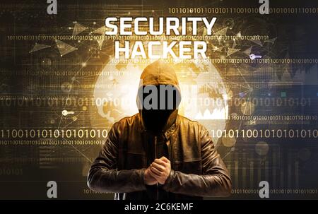 Hacker senza volto al lavoro con ISCRIZIONE DI HACKER DI SICUREZZA, concetto di sicurezza informatica Foto Stock