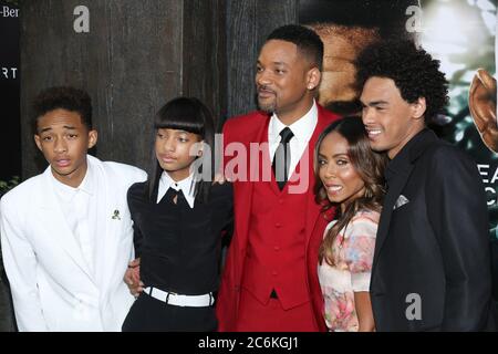Jaden Smith, Willow Smith, Will Smith, Jada Pinkett Smith e Trey Smith partecipano alla prima 'After Earth' al Teatro Ziegfeld il 29 maggio 2013 a New Foto Stock