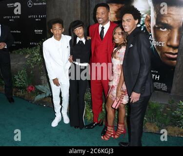 Jaden Smith, Willow Smith, Will Smith, Jada Pinkett Smith e Trey Smith partecipano alla prima 'After Earth' al Teatro Ziegfeld il 29 maggio 2013 a New Foto Stock