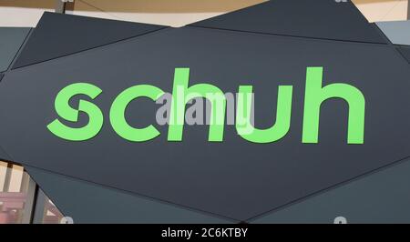 Rushden, Regno Unito. 9 luglio 2020. Logo Schuh visto in una delle loro filiali. Credit: Keith Mayhew/SOPA Images/ZUMA Wire/Alamy Live News Foto Stock