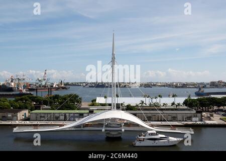 Ponte di rotazione orizzontale, porta Kaohsiung Foto Stock