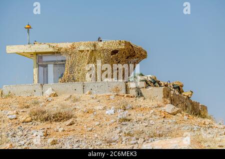 Punto di osservazione dell'IDF camuffato sul Monte Hermon, Israele Foto Stock