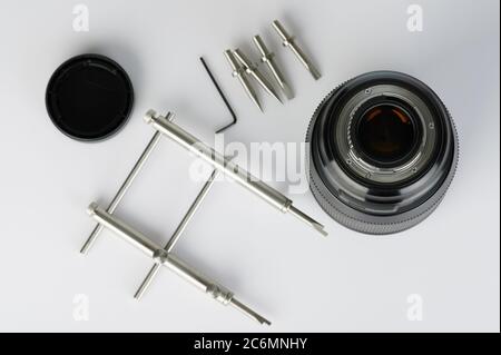 La parte posteriore della lente grande è stata pulita dopo la manutenzione sopra la vista dall'alto Foto Stock