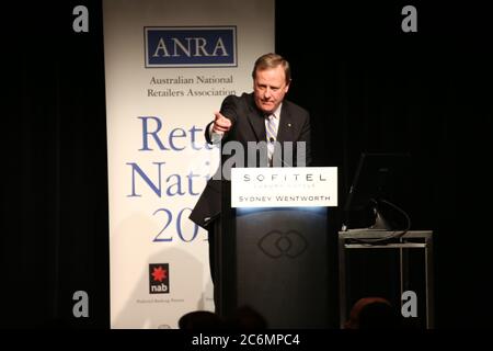 L'on. Peter Costello AC dà il suo indirizzo al sesto pranzo al dettaglio al Sofitel Wentworth, Sydney. Foto Stock