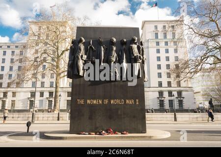 John W. Mills' Monumento alle Donne della II Guerra Mondiale, Whitehall, London, Regno Unito Foto Stock