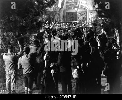 ERICH von STROHEIM in LUNA DI MIELE (rilasciato fuori dagli Stati Uniti nel 1930) seconda parte DEL MATRIMONIO MARZO 1928 regista ERICH von STROHEIM scrittori Harry Carr e Erich von Stroheim Silent film con spartito musicale ed effetti sonori Paramount Famous Lasky Corporation Foto Stock