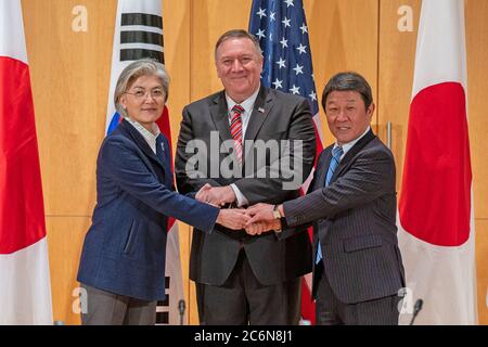 Il 15 febbraio 2020 il Segretario di Stato americano Pompeo incontra il Ministro degli Esteri giapponese Toshimitsu Motegi e il Ministro degli Esteri della Repubblica di Corea Kyung-wha Kang a Monaco Foto Stock