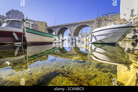 Marsiglia, Francia, la Corniche. Vista sulla valle Auffes. Foto Stock