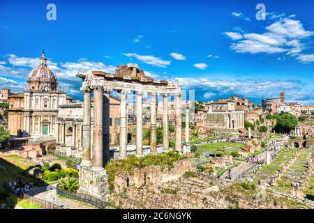 Forum Romanum durante un giorno di sole, Roma, Italia parole chiave: roma, roma, forum, romanum, tramonto, illuminato, roma Foto Stock