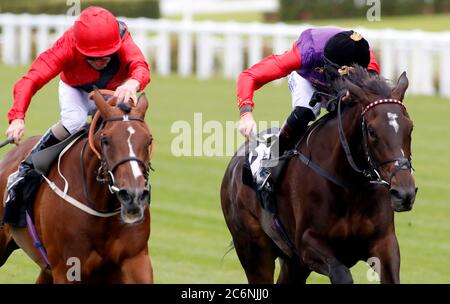 Margaret Dumont e Joe Fanning (a sinistra) vincono le novizie di Betfred ‘Fred's push’ British EBF Fillies’ presso l’ippodromo di Ascot, Berkshire. Foto Stock