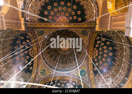 Soffitto della Grande Moschea di Muhammad Ali Pasha, la Cittadella, il Cairo Foto Stock