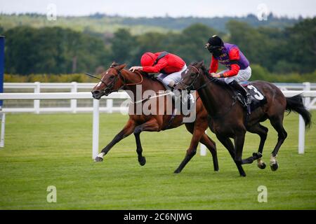 Margaret Dumont e Joe Fanning (a sinistra) vincono i Novice Stakes di Betfred 'Fred's push' British EBF Fillies all'ippodromo di Ascot, Berkshire. Foto Stock