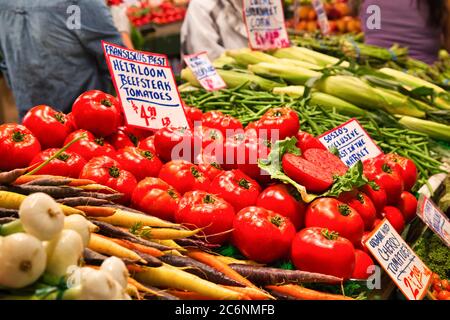 Verdure fresche al Seattle Pike Place Market, Washington, USA Foto Stock