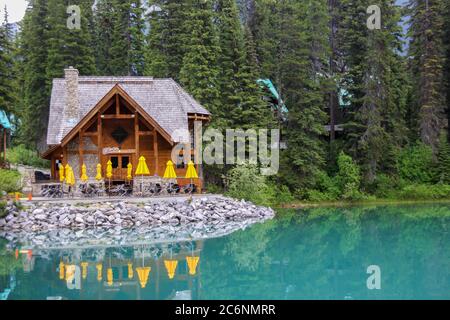 Emerald Lake, Canada - 07 giugno 2015: Ristorante Cilantro sul lago presso il bellissimo sito del Lago di Emerald nel Parco Nazionale di Yoho, Bristich Columbia, Foto Stock