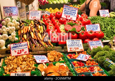 Verdure fresche al Seattle Pike Place Market, Washington, USA Foto Stock