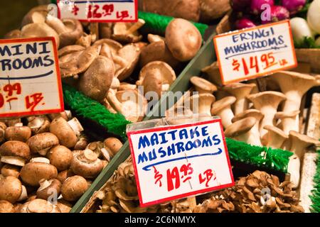Verdure fresche al Seattle Pike Place Market, Washington, USA Foto Stock