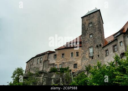 Torre storica del castello di Hohnstein in Sassonia Svizzera, Germania Foto Stock