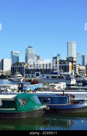 Canary Wharf Estate vista da Limehouse Basin, East London, Regno Unito Foto Stock